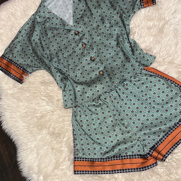 🍊 Patterned Pajama Set 🍊 - Picture 2 of 5